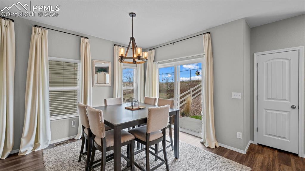 Image 15 of 34: Dining Area