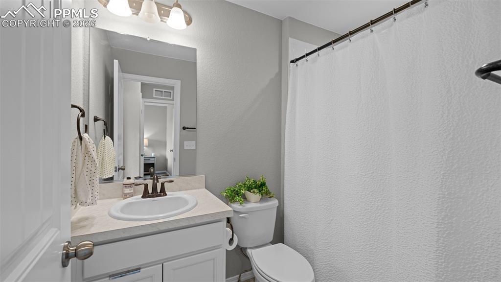 Image 18 of 34: Bathroom