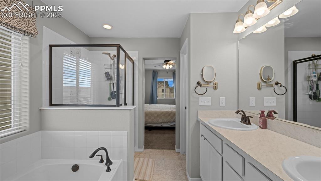 Image 25 of 34: Bathroom