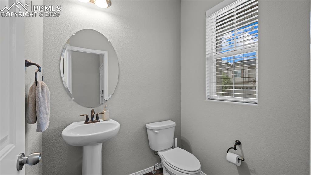 Image 5 of 34: Bathroom