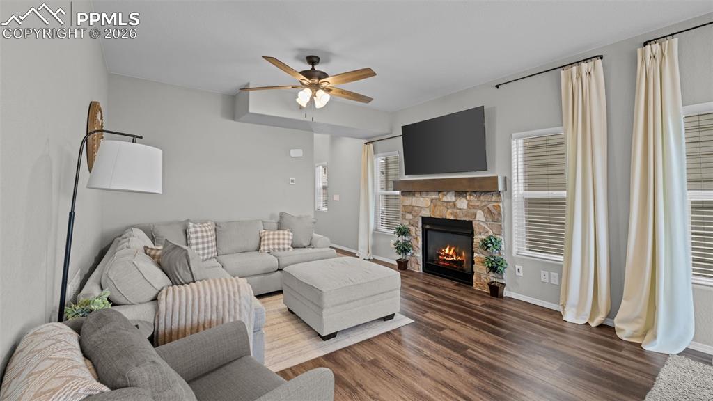 Image 6 of 34: Living Room