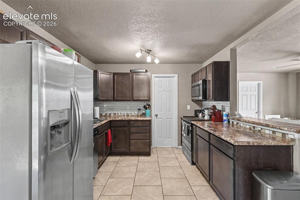 Image 12 of 29: Kitchen