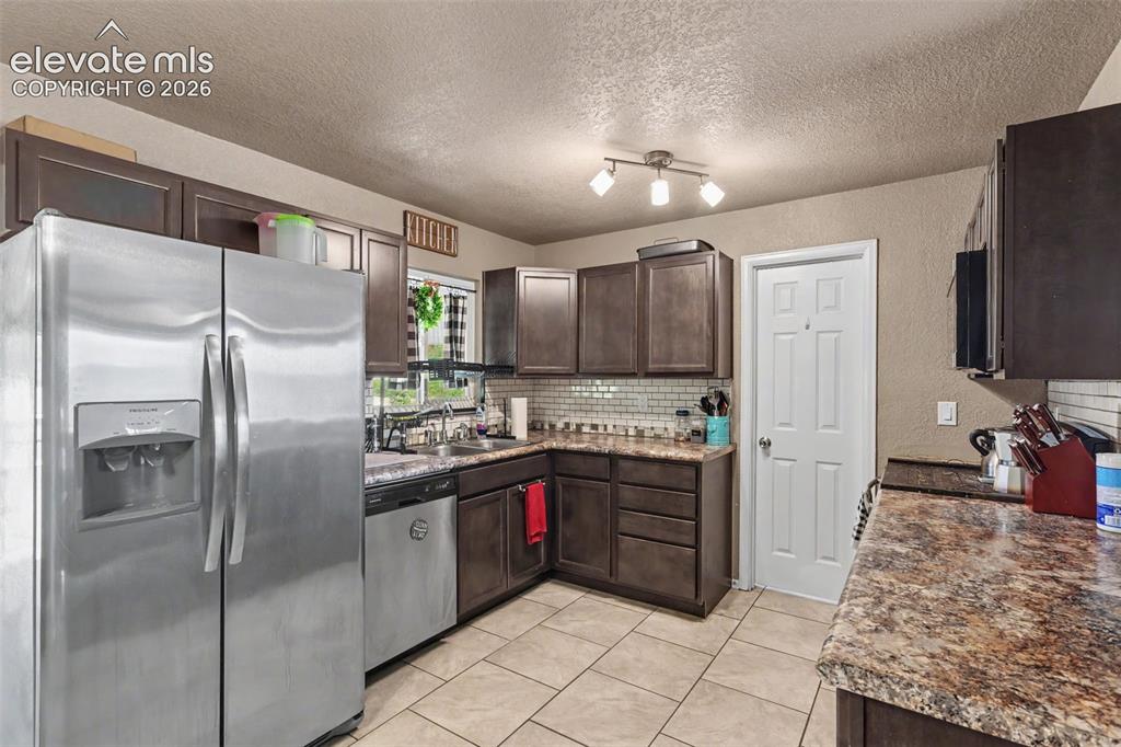 Image 13 of 29: Kitchen