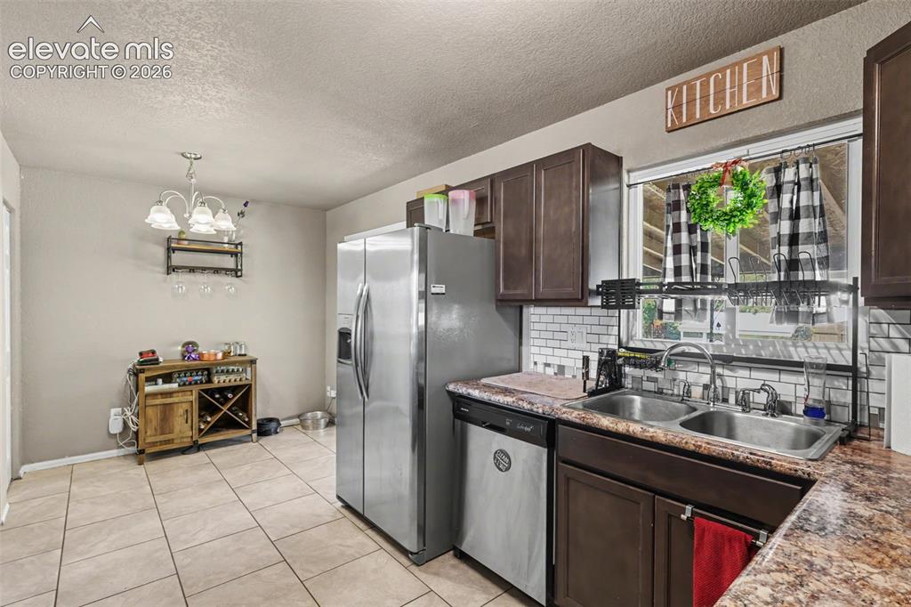 Image 14 of 29: Kitchen