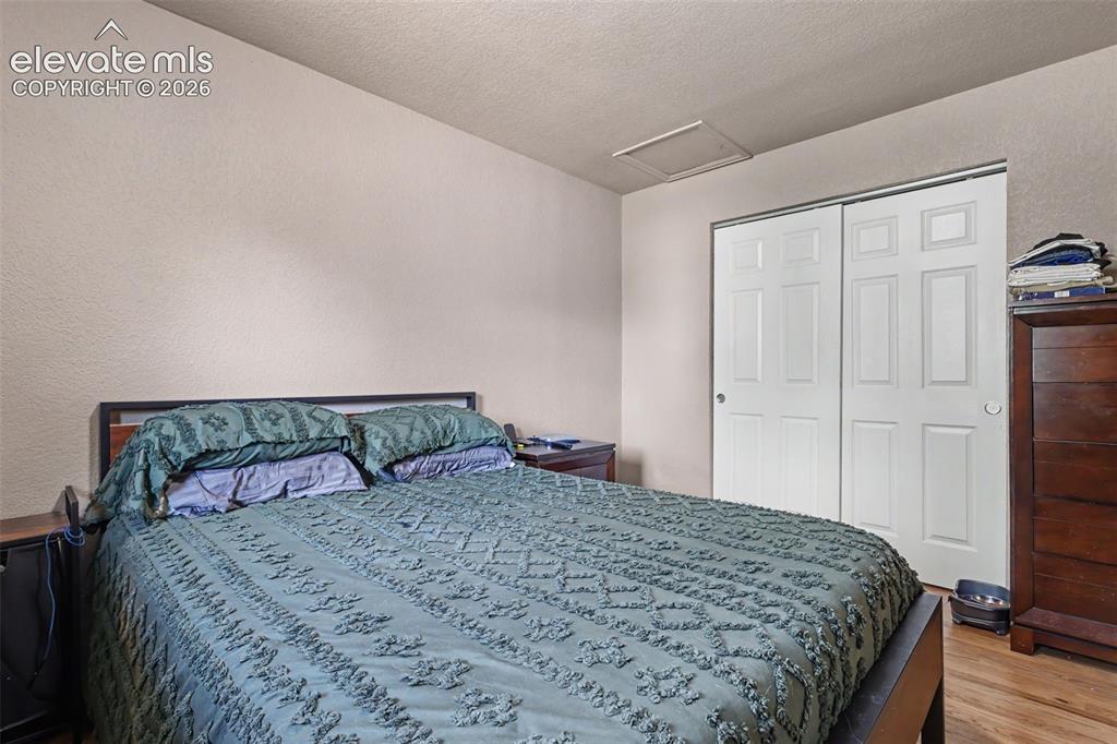 Image 17 of 29: Bedroom