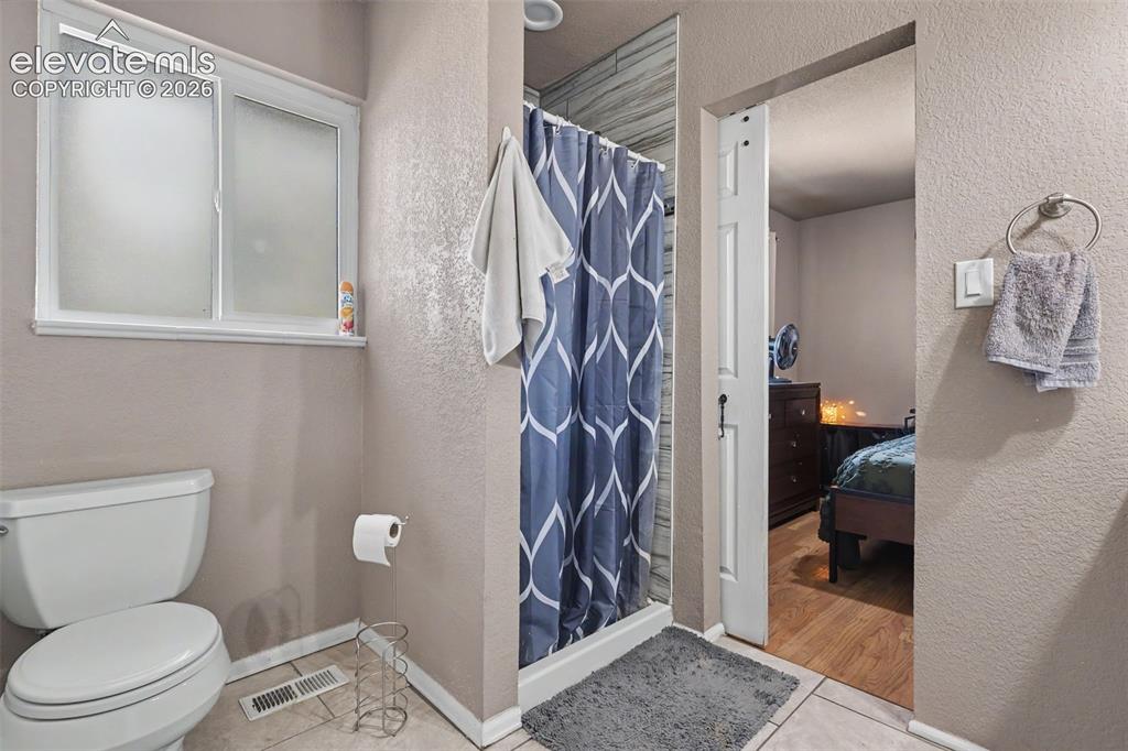 Image 19 of 29: Bathroom