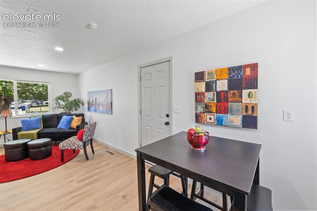 Image 16 of 40: Dining Area