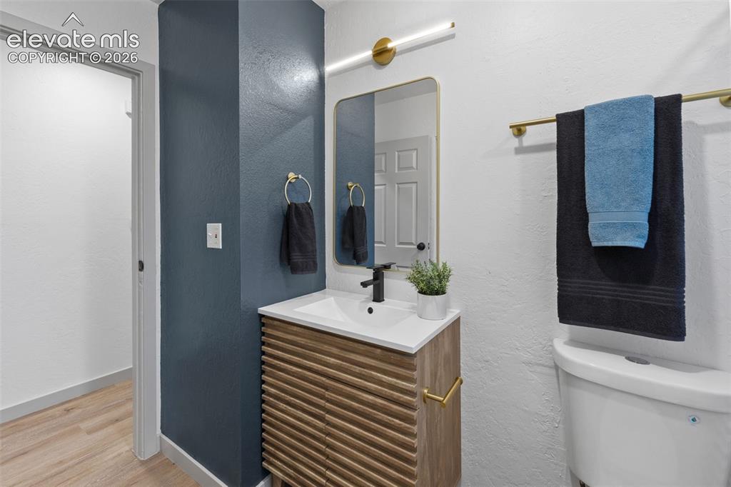 Image 18 of 40: Bathroom