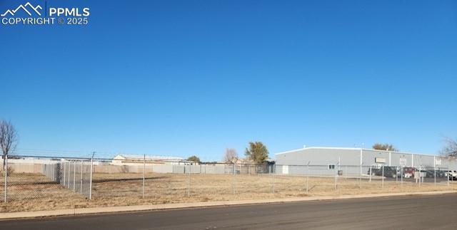 Image 5 of 5: View of yard