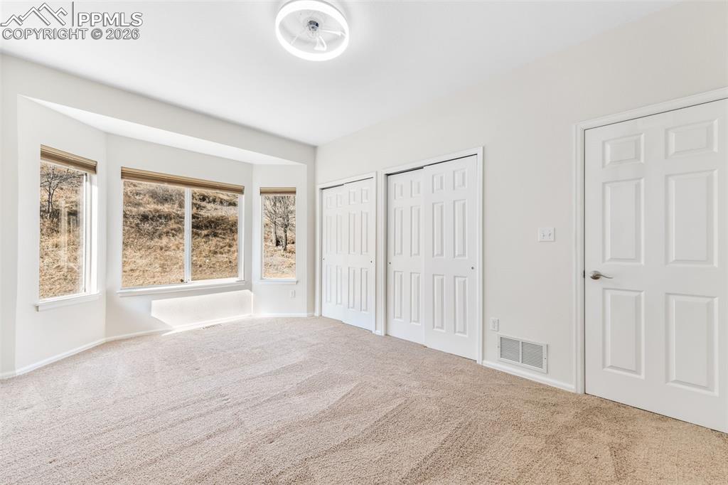 Image 18 of 50: Bedroom