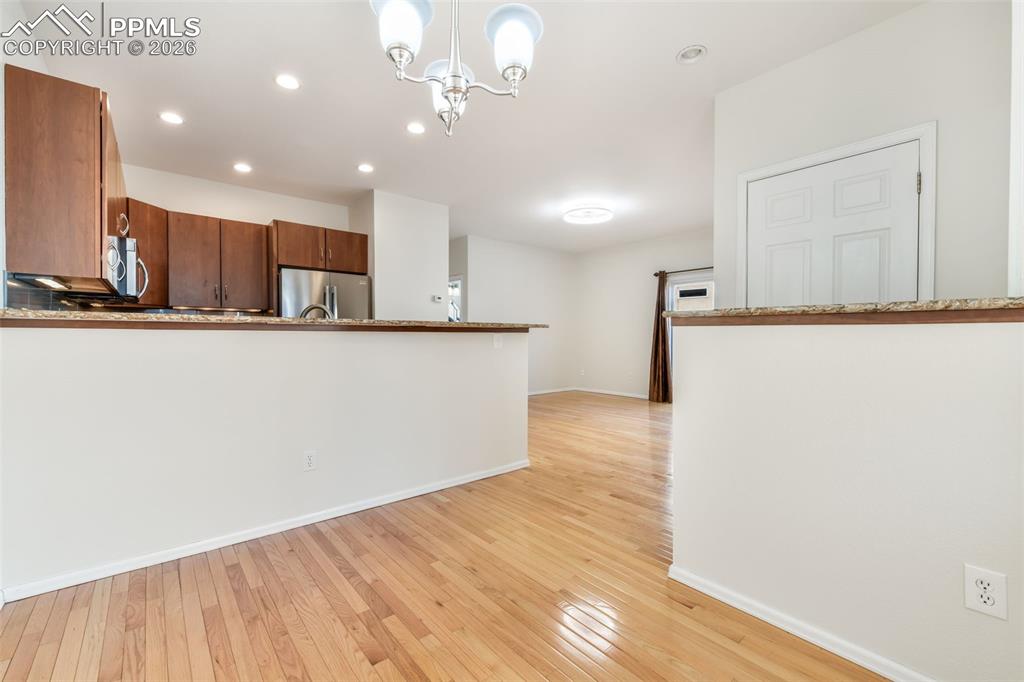 Image 5 of 50: Kitchen