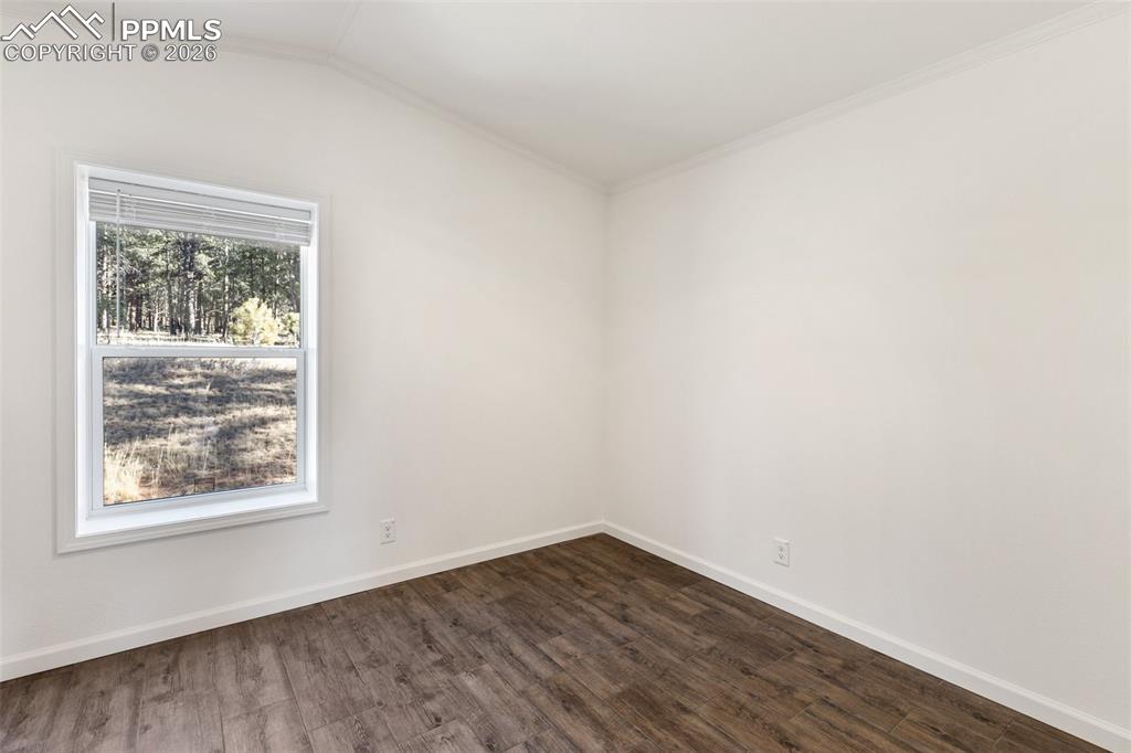 Image 12 of 19: Bedroom