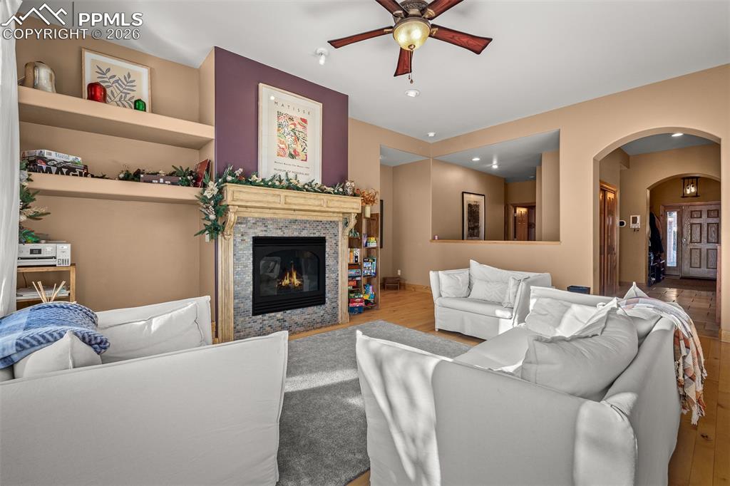 Image 16 of 43: Living Room