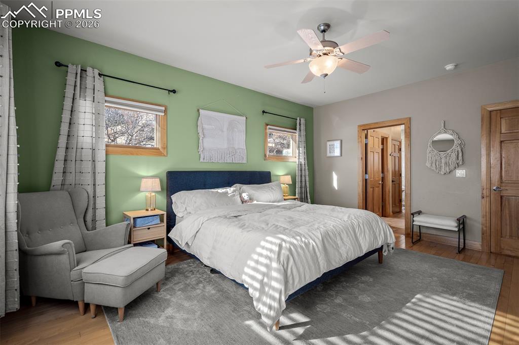 Image 18 of 43: Bedroom