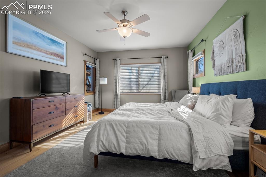 Image 19 of 43: Bedroom