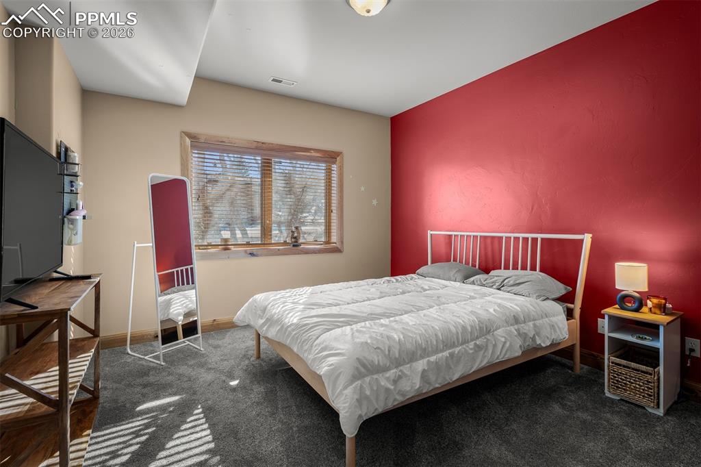 Image 31 of 43: Bedroom