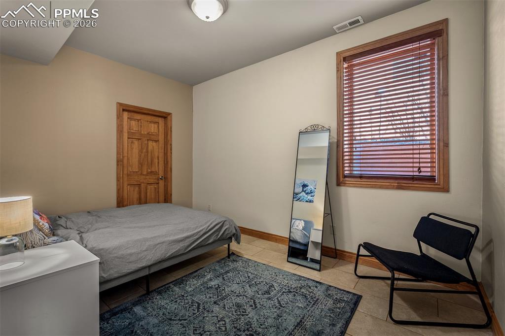 Image 34 of 43: Bedroom