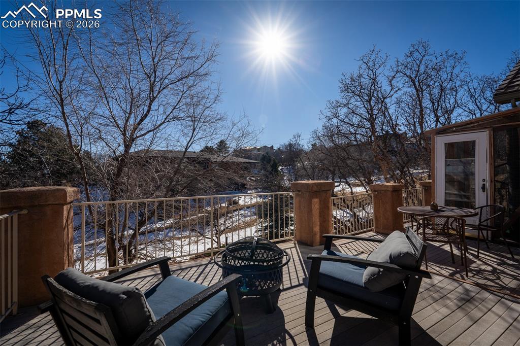 Image 41 of 43: Deck