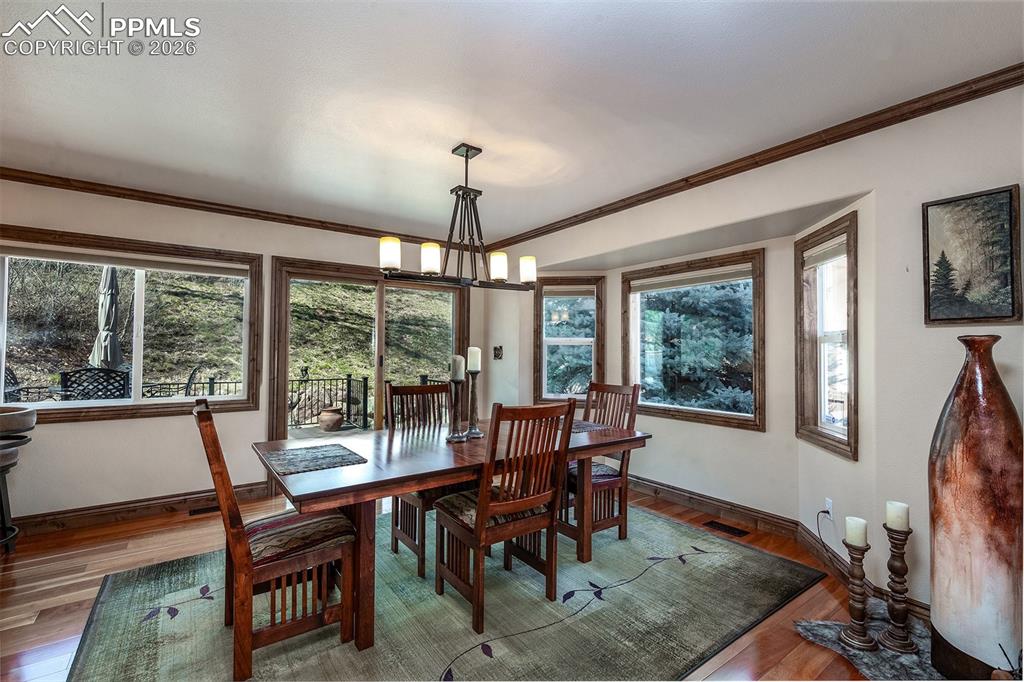 Image 10 of 49: Dining Area