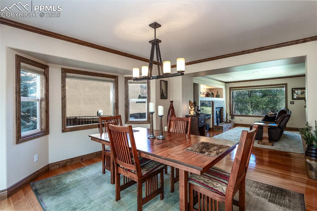 Image 11 of 49: Dining Area