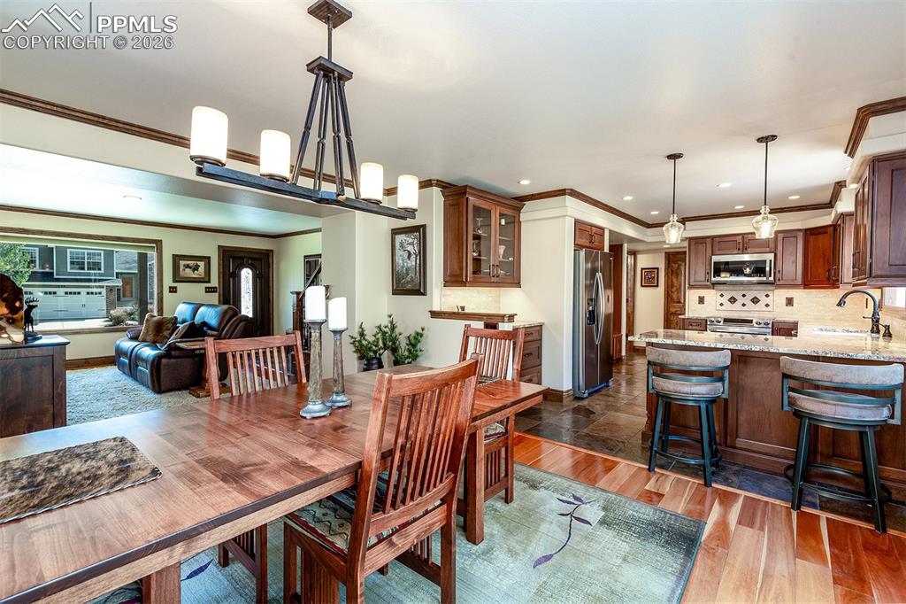 Image 13 of 49: Dining Area