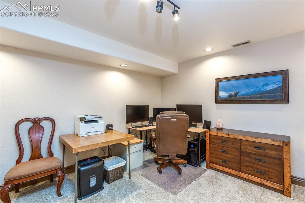 Image 37 of 49: Office