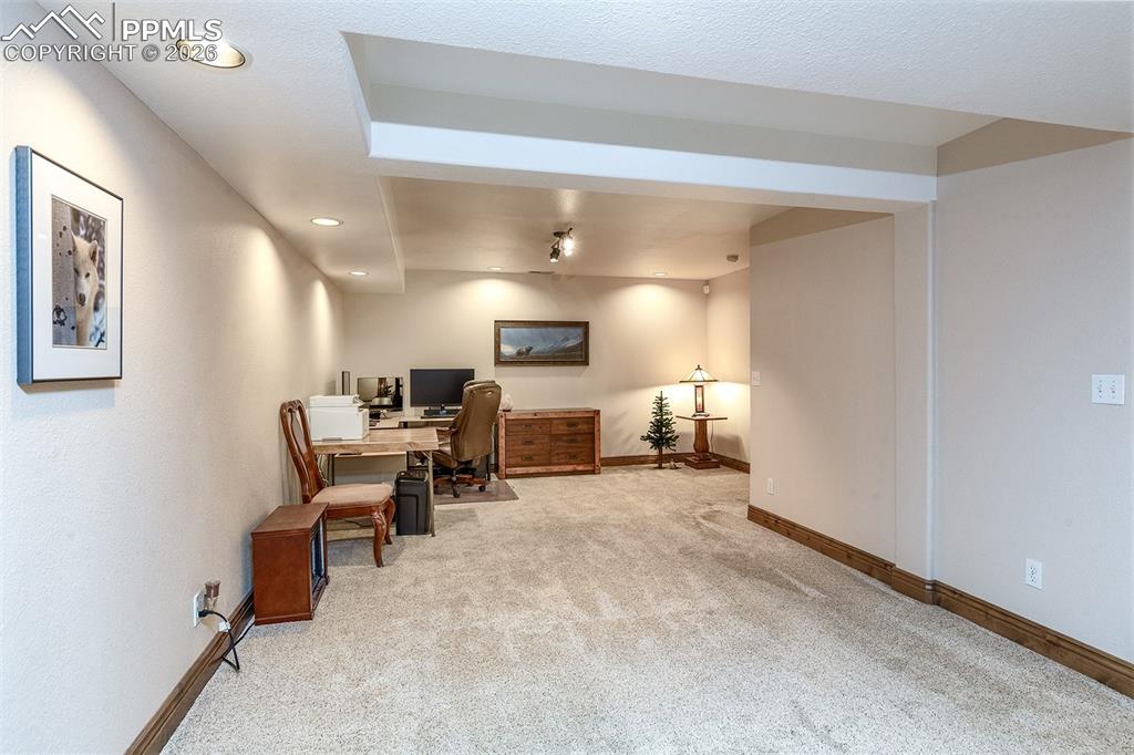 Image 38 of 49: Office