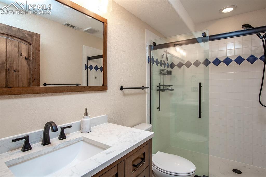 Image 41 of 49: Bathroom