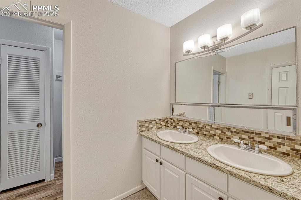 Image 12 of 48: Primary ensuite bath