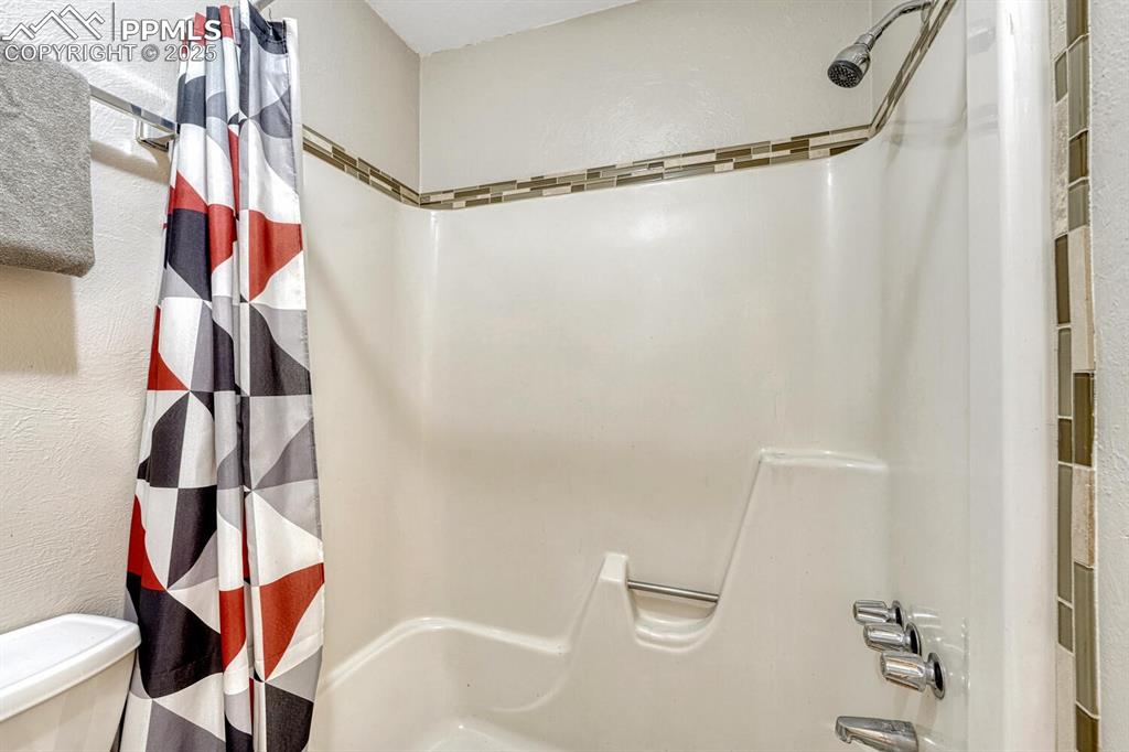 Image 22 of 48: Full bath on main