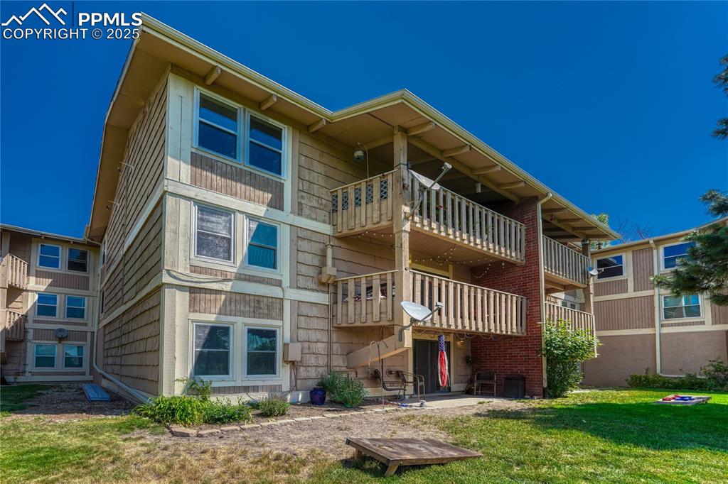 Image 40 of 48: Back of Structure