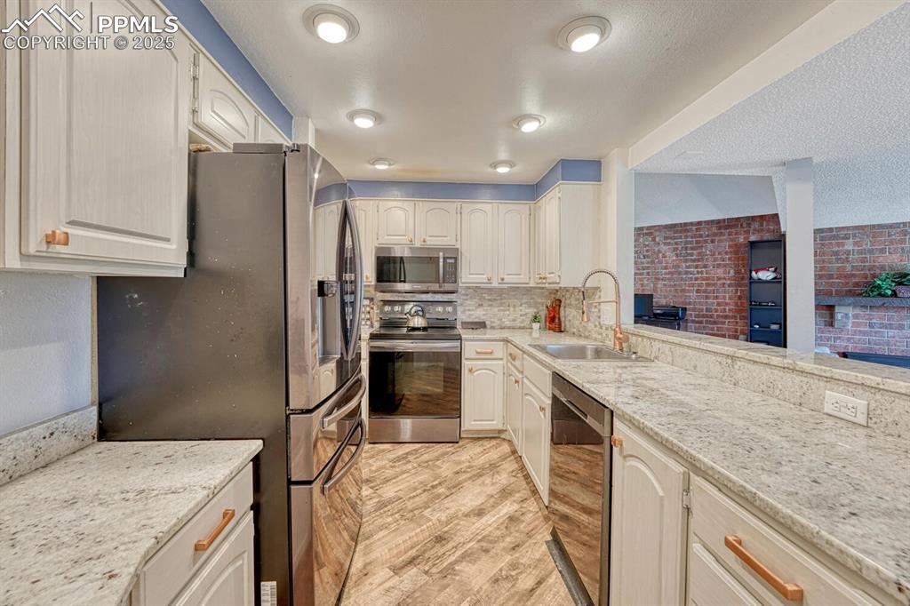 Image 8 of 48: Kitchen