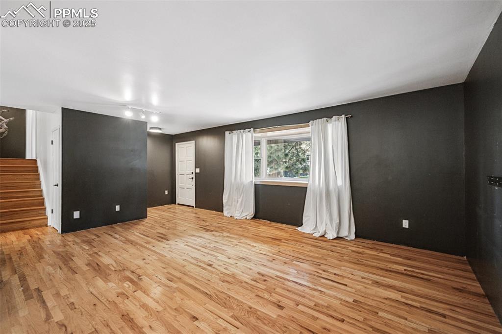 Image 8 of 31: Family Room