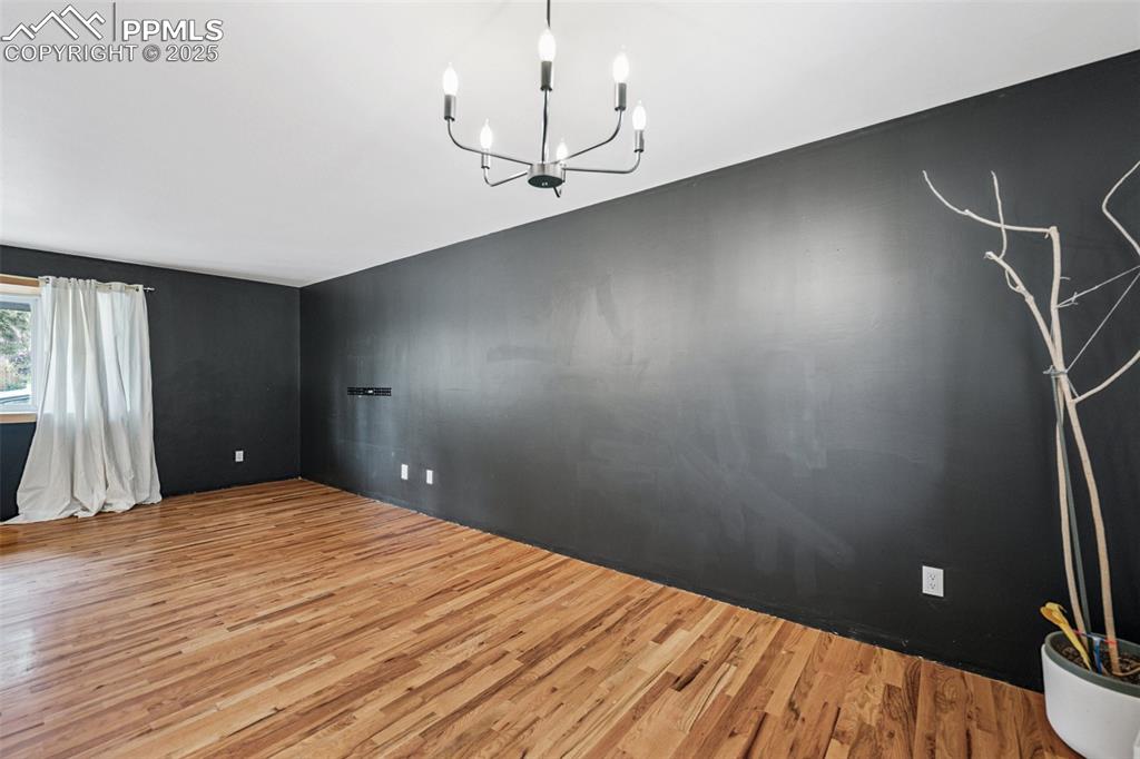 Image 9 of 31: Family Room