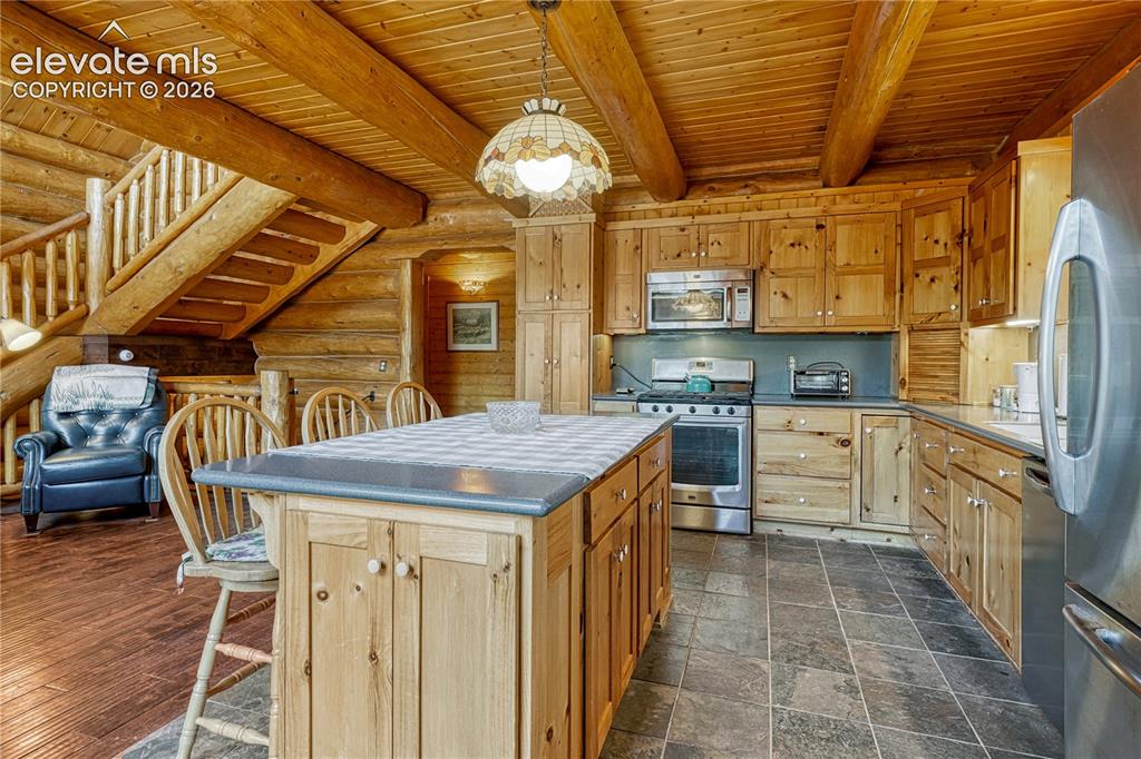 Image 16 of 48: Kitchen