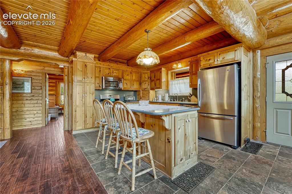 Image 17 of 48: Kitchen