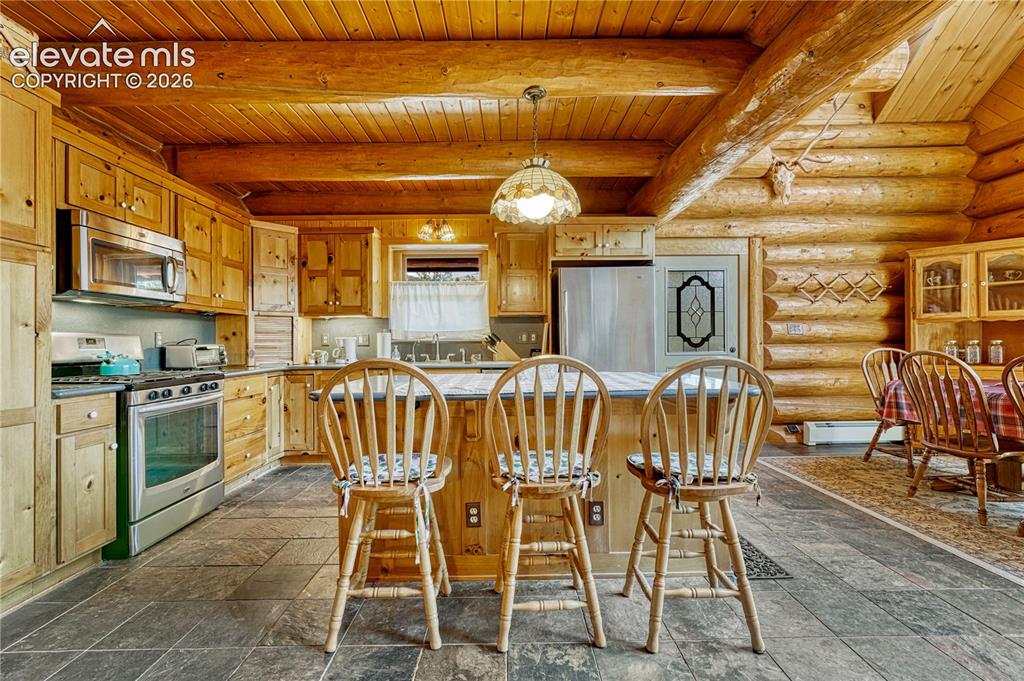 Image 18 of 48: Kitchen