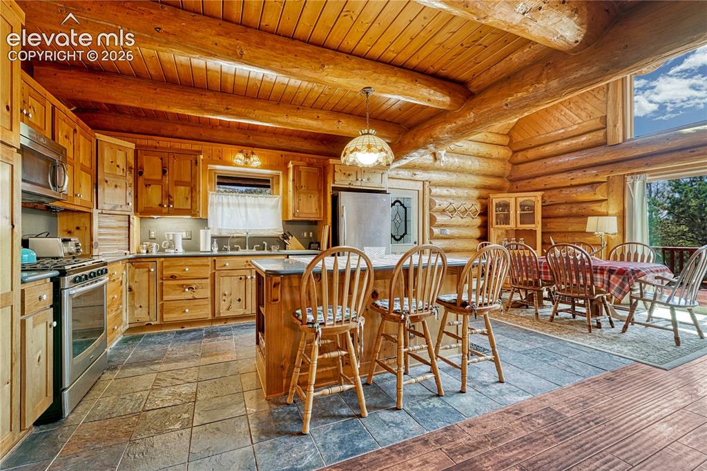 Image 19 of 48: Kitchen