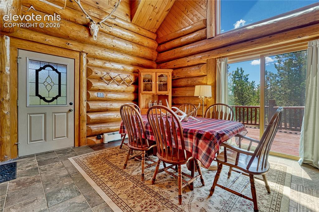 Image 21 of 48: Dining Area