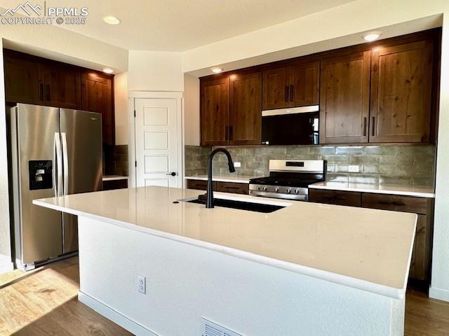 Image 4 of 16: Kitchen