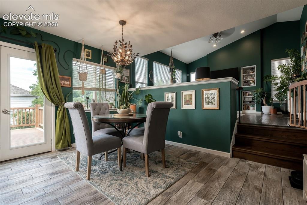 Image 10 of 35: Dining Area