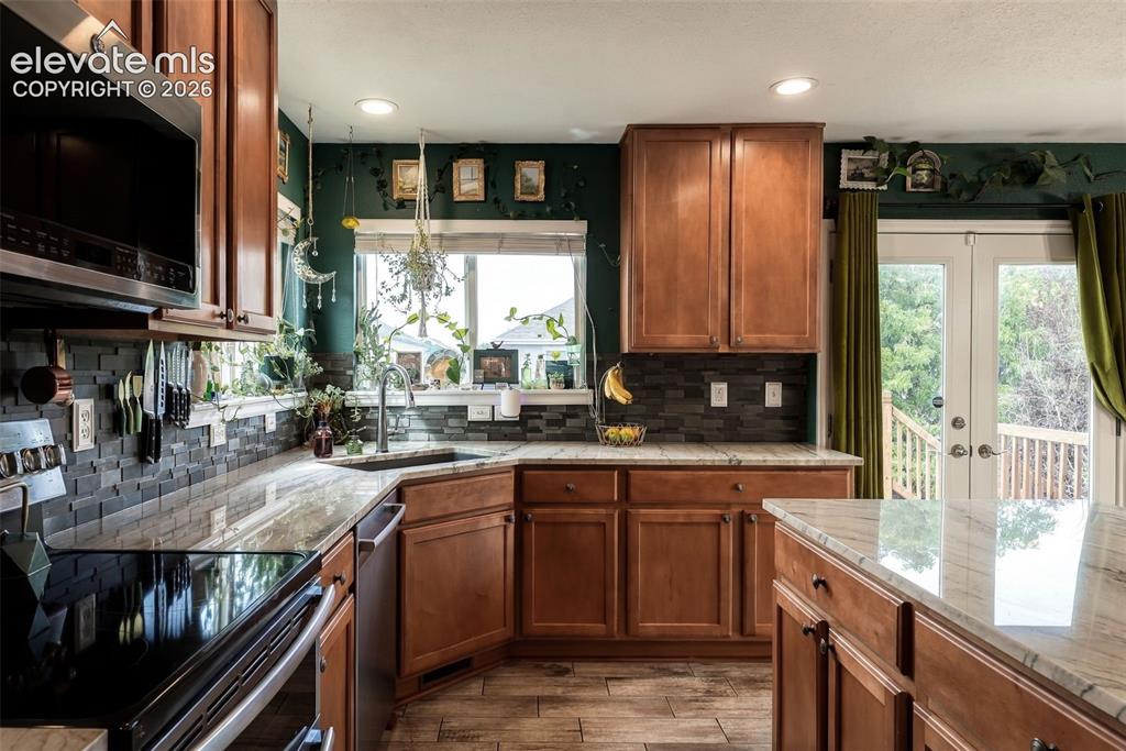 Image 13 of 35: Kitchen