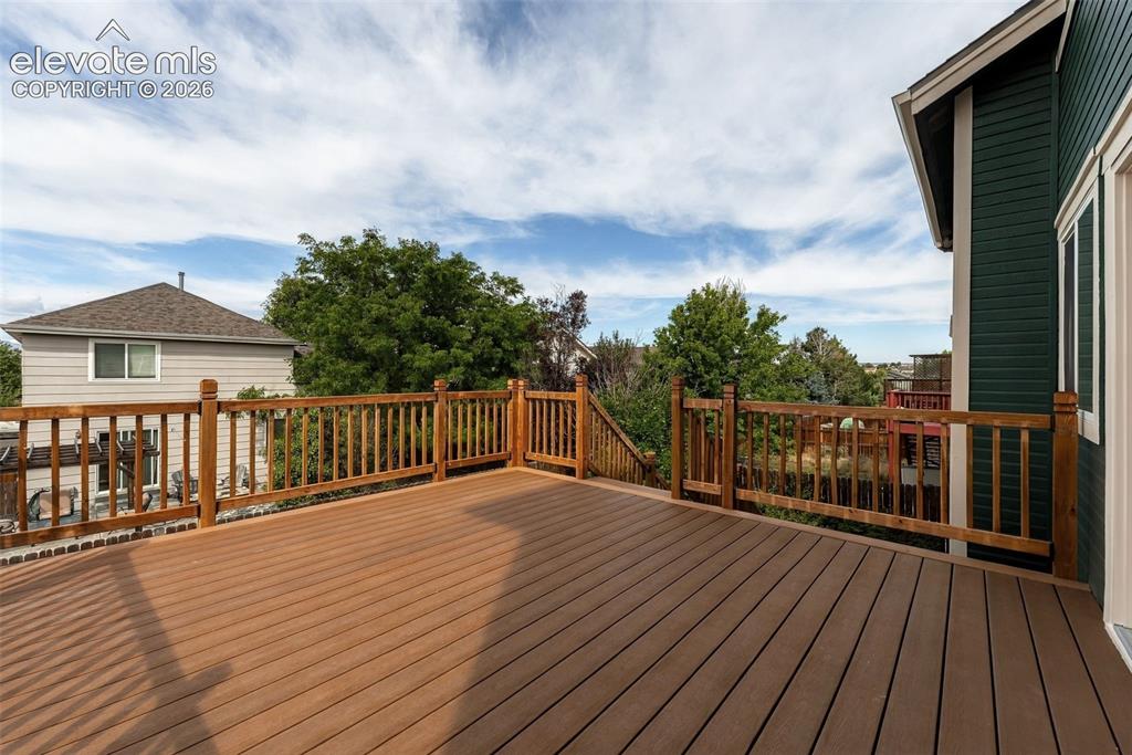 Image 31 of 35: Deck
