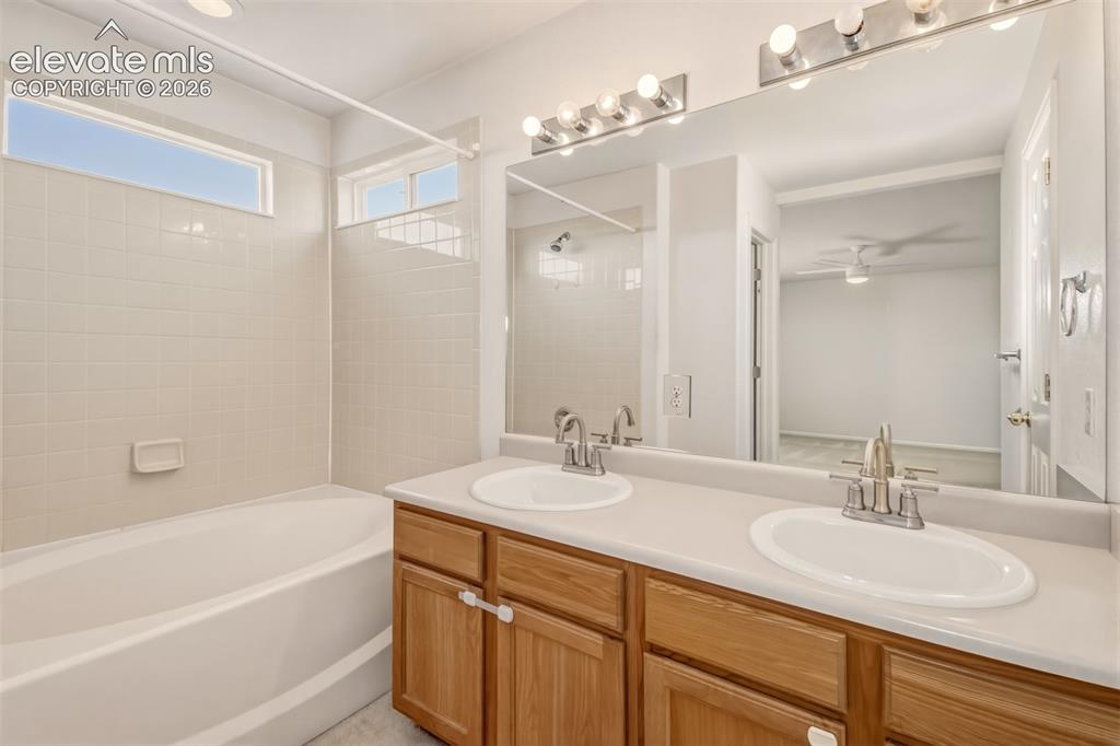 Image 17 of 23: Bathroom