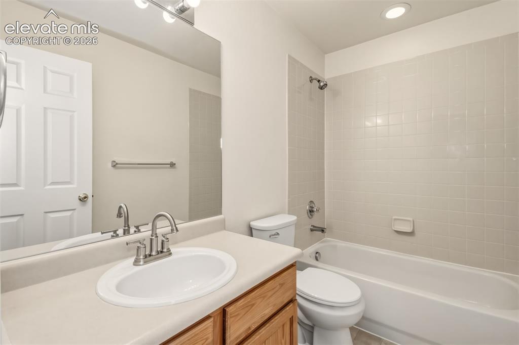 Image 20 of 23: Bathroom