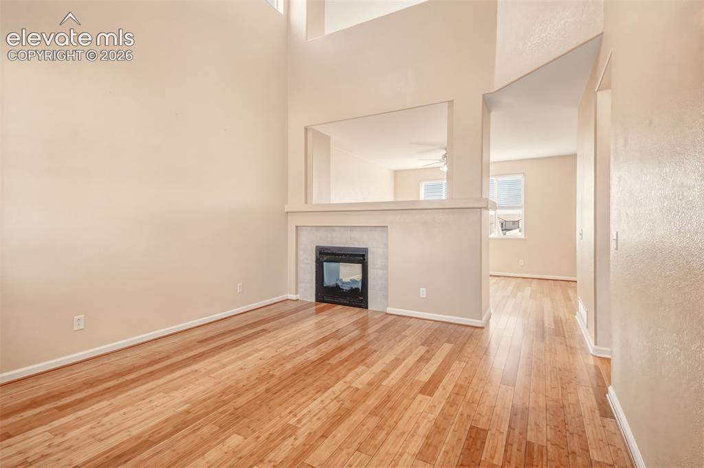 Image 4 of 23: Living Room