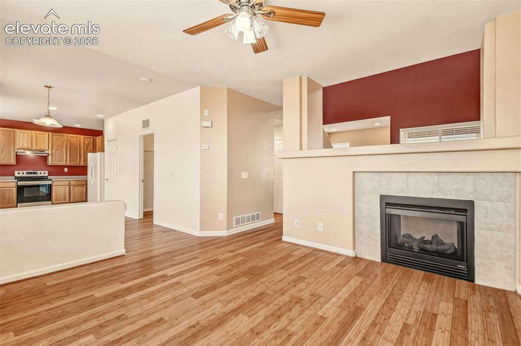 Image 5 of 23: Living Room
