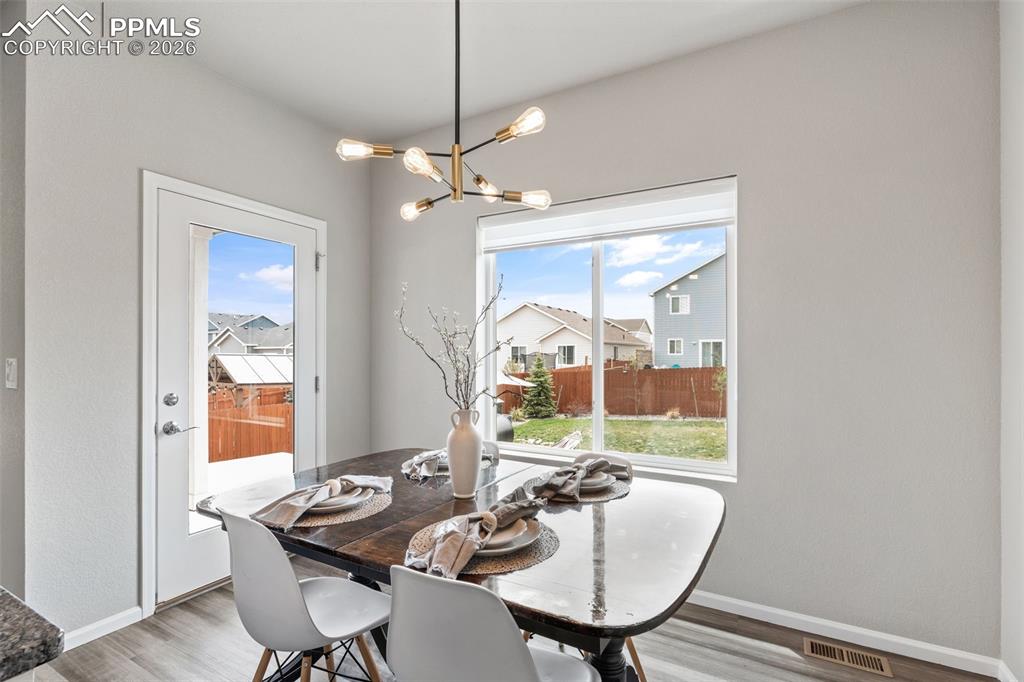 Image 14 of 50: Dining Area
