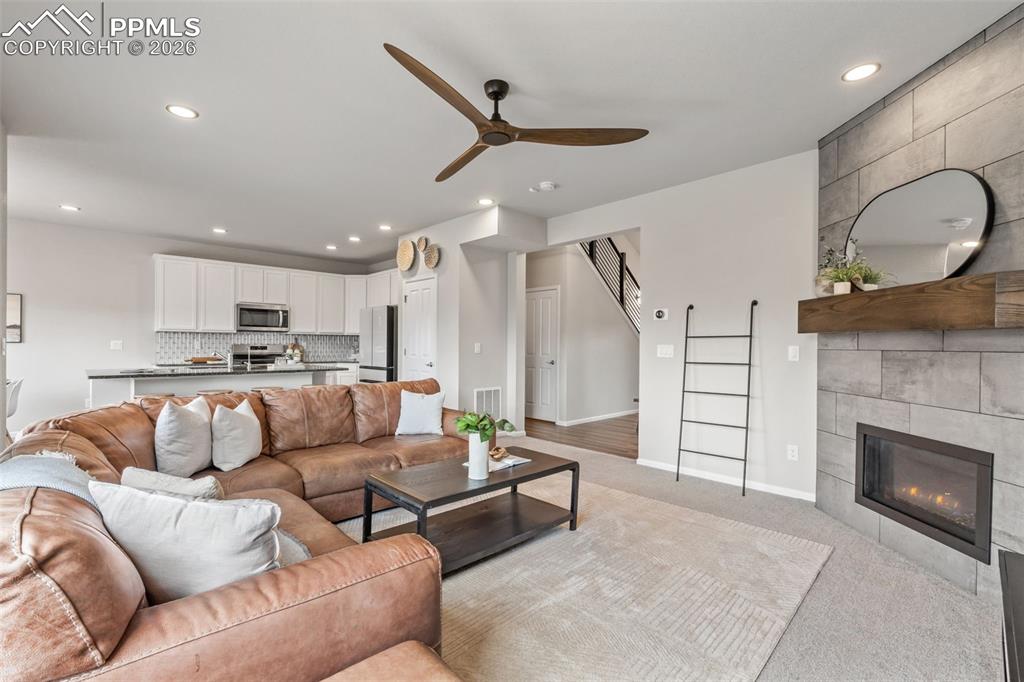 Image 9 of 50: Living Room