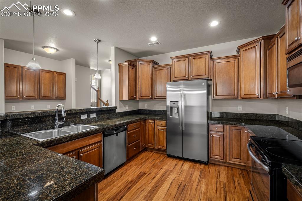 Image 13 of 48: Kitchen